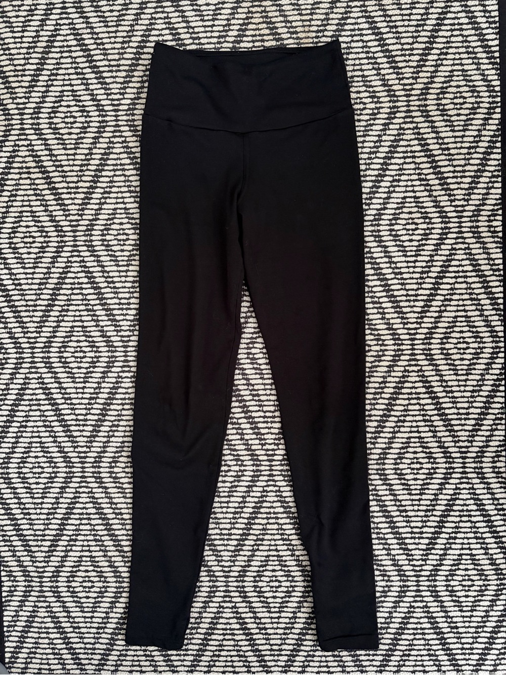 Buttercream Clothing Black Leggings size  Small